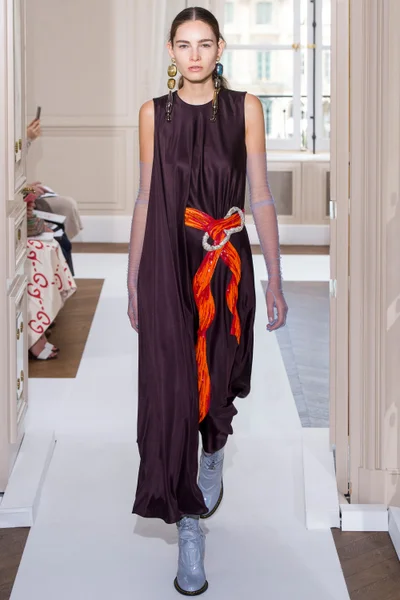 Look 18
